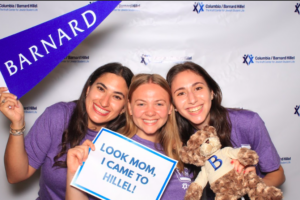 Upperclassmen helping to greet new students at Welcome Weekend